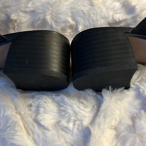 Clarks Ultimate Comfort Collection Bought at Macy’s. Size 8 1/2, Black. - Picture 5 of 5